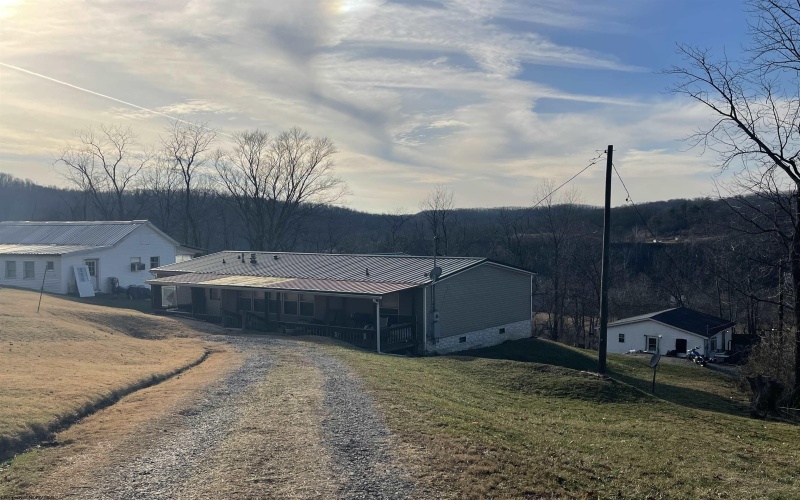 505 Kanawha Street, Gassaway, West Virginia 26624, 3 Bedrooms Bedrooms, 6 Rooms Rooms,2 BathroomsBathrooms,Single Family Detached,For Sale,Kanawha,10163226