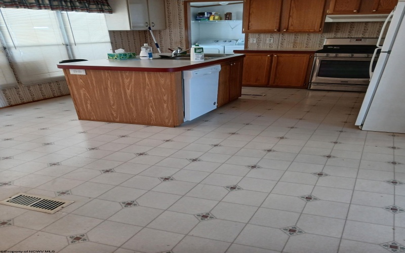 505 Kanawha Street, Gassaway, West Virginia 26624, 3 Bedrooms Bedrooms, 6 Rooms Rooms,2 BathroomsBathrooms,Single Family Detached,For Sale,Kanawha,10163226