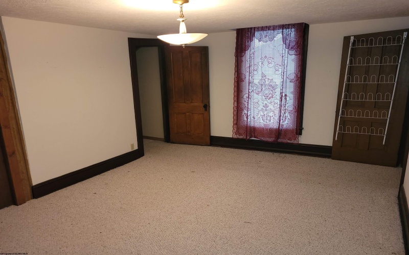 397 Monroe Avenue, Weston, West Virginia 26452, 3 Bedrooms Bedrooms, 6 Rooms Rooms,3 BathroomsBathrooms,Single Family Detached,For Sale,Monroe,10162213