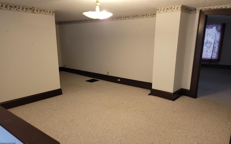 397 Monroe Avenue, Weston, West Virginia 26452, 3 Bedrooms Bedrooms, 6 Rooms Rooms,3 BathroomsBathrooms,Single Family Detached,For Sale,Monroe,10162213