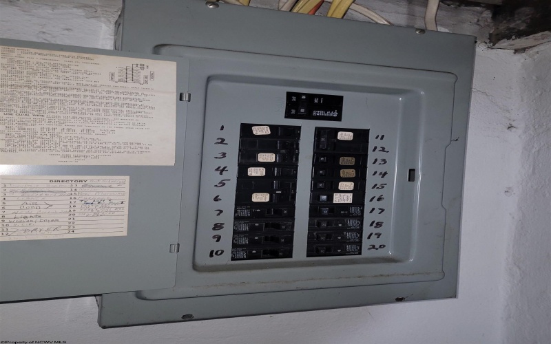 397 Monroe Avenue, Weston, West Virginia 26452, 3 Bedrooms Bedrooms, 6 Rooms Rooms,3 BathroomsBathrooms,Single Family Detached,For Sale,Monroe,10162213