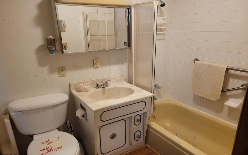 397 Monroe Avenue, Weston, West Virginia 26452, 3 Bedrooms Bedrooms, 6 Rooms Rooms,3 BathroomsBathrooms,Single Family Detached,For Sale,Monroe,10162213