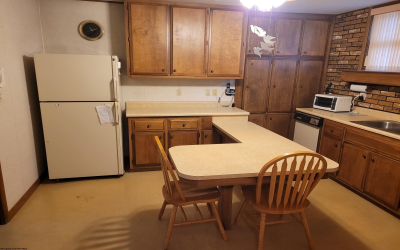 397 Monroe Avenue, Weston, West Virginia 26452, 3 Bedrooms Bedrooms, 6 Rooms Rooms,3 BathroomsBathrooms,Single Family Detached,For Sale,Monroe,10162213