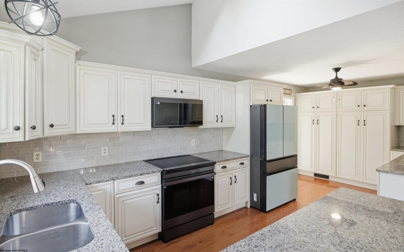 130 Saint Francis Way, Bridgeport, West Virginia 26330, 4 Bedrooms Bedrooms, 9 Rooms Rooms,3 BathroomsBathrooms,Single Family Detached,For Sale,Saint Francis,10163231