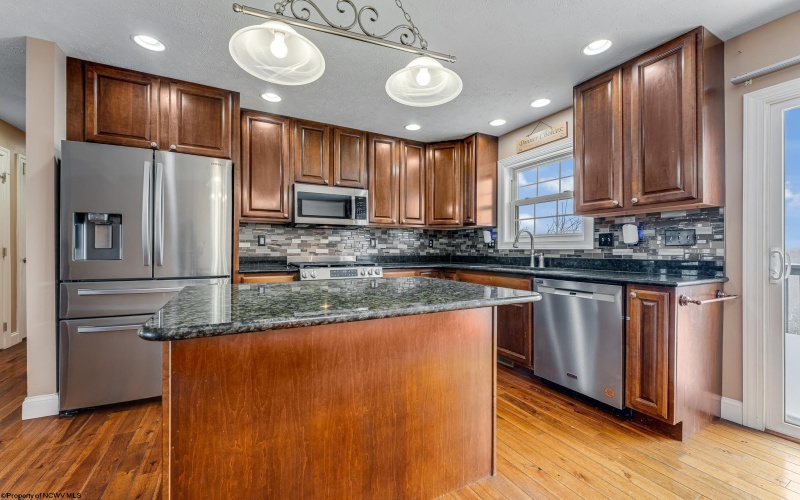 39 Sundance Drive, Morgantown, West Virginia 26508, 6 Bedrooms Bedrooms, 9 Rooms Rooms,3 BathroomsBathrooms,Single Family Detached,For Sale,Sundance,10163233