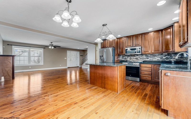 39 Sundance Drive, Morgantown, West Virginia 26508, 6 Bedrooms Bedrooms, 9 Rooms Rooms,3 BathroomsBathrooms,Single Family Detached,For Sale,Sundance,10163233