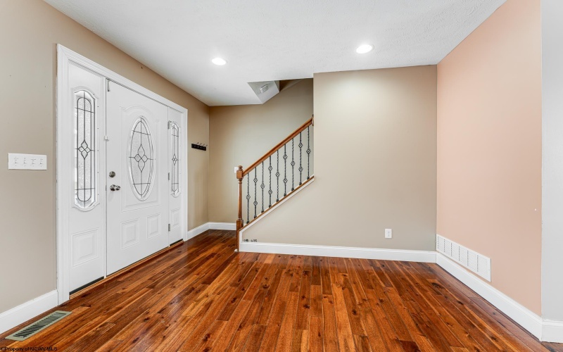 39 Sundance Drive, Morgantown, West Virginia 26508, 6 Bedrooms Bedrooms, 9 Rooms Rooms,3 BathroomsBathrooms,Single Family Detached,For Sale,Sundance,10163233