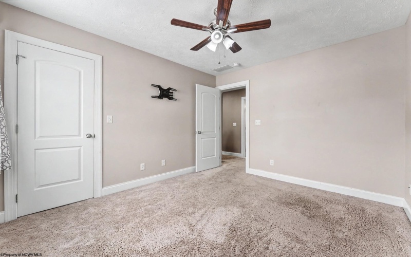 39 Sundance Drive, Morgantown, West Virginia 26508, 6 Bedrooms Bedrooms, 9 Rooms Rooms,3 BathroomsBathrooms,Single Family Detached,For Sale,Sundance,10163233