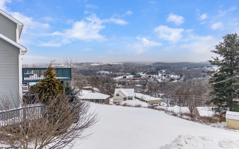 39 Sundance Drive, Morgantown, West Virginia 26508, 6 Bedrooms Bedrooms, 9 Rooms Rooms,3 BathroomsBathrooms,Single Family Detached,For Sale,Sundance,10163233