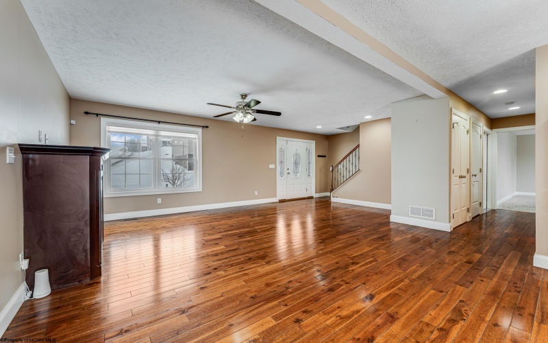 39 Sundance Drive, Morgantown, West Virginia 26508, 6 Bedrooms Bedrooms, 9 Rooms Rooms,3 BathroomsBathrooms,Single Family Detached,For Sale,Sundance,10163233