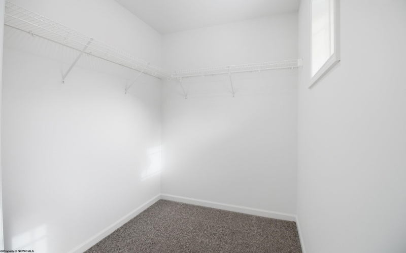 105 Frisco Lane, Bridgeport, West Virginia 26330, 3 Bedrooms Bedrooms, 5 Rooms Rooms,2 BathroomsBathrooms,Single Family Attached,For Sale,Frisco,10163243