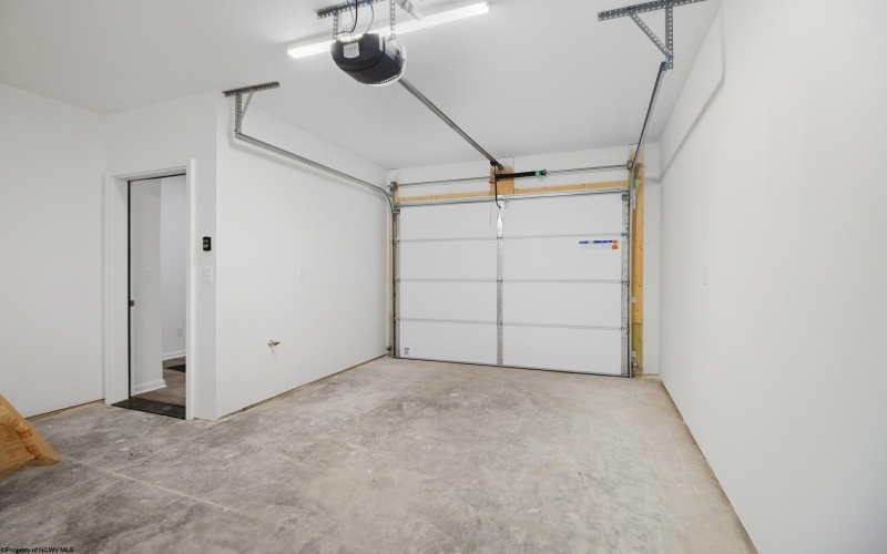 105 Frisco Lane, Bridgeport, West Virginia 26330, 3 Bedrooms Bedrooms, 5 Rooms Rooms,2 BathroomsBathrooms,Single Family Attached,For Sale,Frisco,10163243