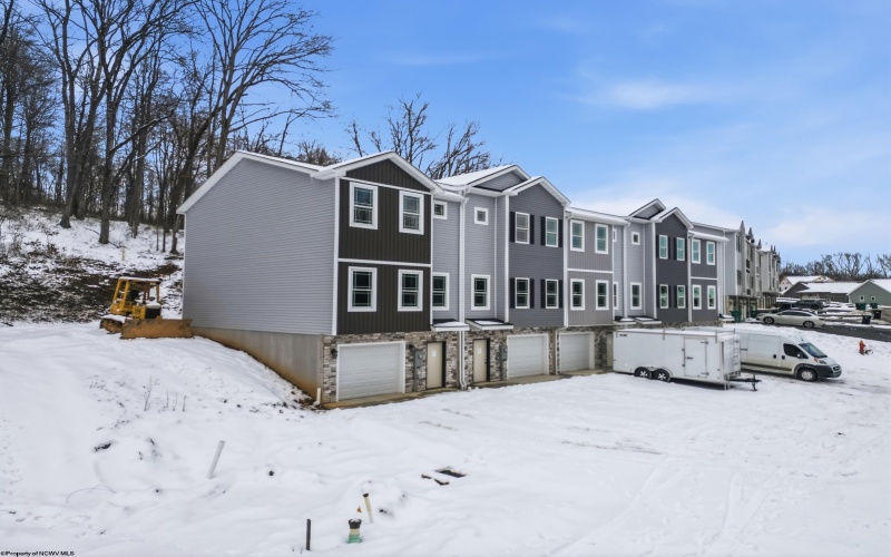 105 Frisco Lane, Bridgeport, West Virginia 26330, 3 Bedrooms Bedrooms, 5 Rooms Rooms,2 BathroomsBathrooms,Single Family Attached,For Sale,Frisco,10163243