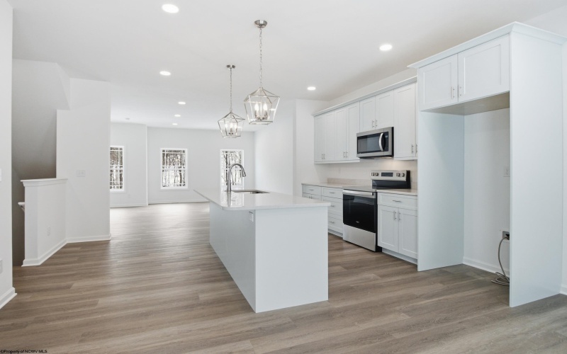 105 Frisco Lane, Bridgeport, West Virginia 26330, 3 Bedrooms Bedrooms, 5 Rooms Rooms,2 BathroomsBathrooms,Single Family Attached,For Sale,Frisco,10163243