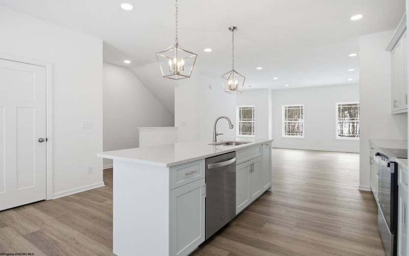 105 Frisco Lane, Bridgeport, West Virginia 26330, 3 Bedrooms Bedrooms, 5 Rooms Rooms,2 BathroomsBathrooms,Single Family Attached,For Sale,Frisco,10163243