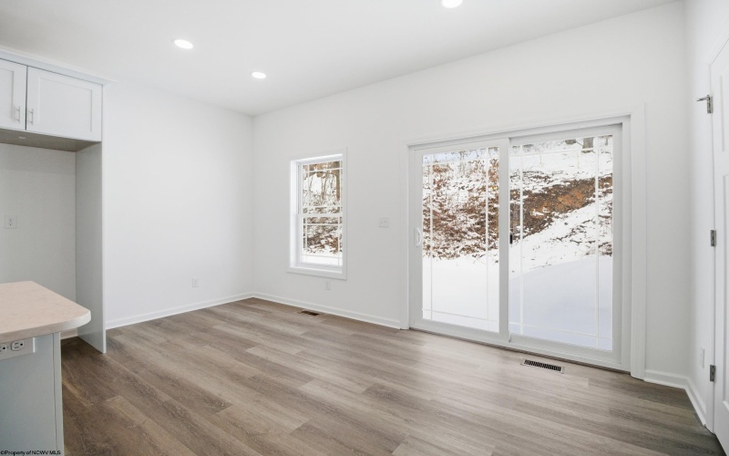 105 Frisco Lane, Bridgeport, West Virginia 26330, 3 Bedrooms Bedrooms, 5 Rooms Rooms,2 BathroomsBathrooms,Single Family Attached,For Sale,Frisco,10163243