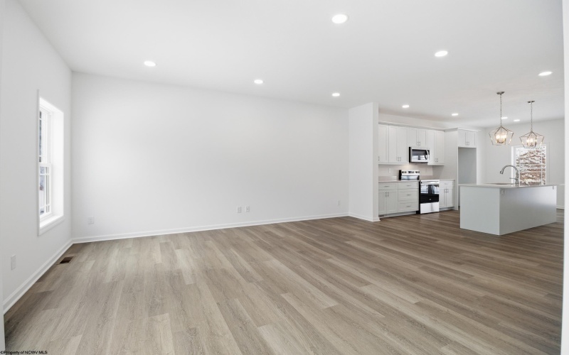 105 Frisco Lane, Bridgeport, West Virginia 26330, 3 Bedrooms Bedrooms, 5 Rooms Rooms,2 BathroomsBathrooms,Single Family Attached,For Sale,Frisco,10163243