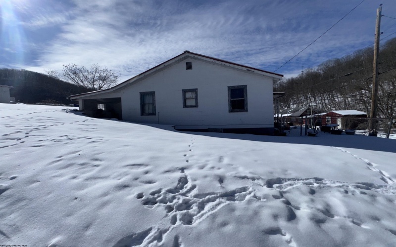 245 Riverside Drive, Weston, West Virginia 26452, 2 Bedrooms Bedrooms, 6 Rooms Rooms,1 BathroomBathrooms,Single Family Detached,For Sale,Riverside,10163247