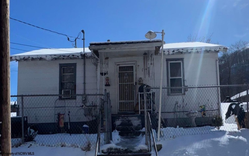 245 Riverside Drive, Weston, West Virginia 26452, 2 Bedrooms Bedrooms, 6 Rooms Rooms,1 BathroomBathrooms,Single Family Detached,For Sale,Riverside,10163247