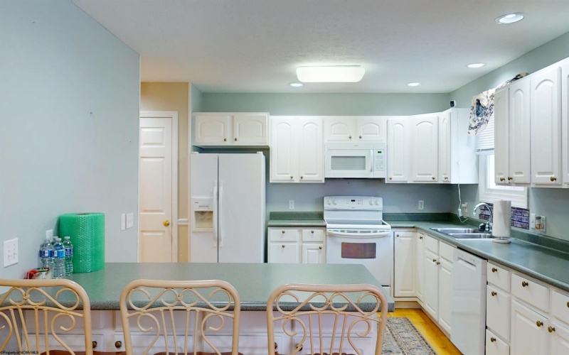 213 Palisades Drive, Morgantown, West Virginia 26505, 3 Bedrooms Bedrooms, 8 Rooms Rooms,2 BathroomsBathrooms,Single Family Attached,For Sale,Palisades,10163254