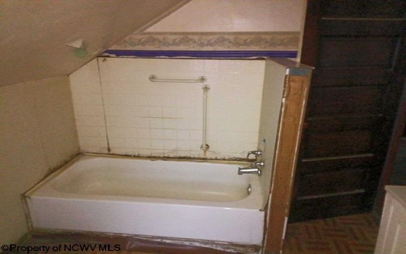 848 NEVILLE Street, Follansbee, West Virginia 26037, 3 Bedrooms Bedrooms, 7 Rooms Rooms,1 BathroomBathrooms,Single Family Detached,For Sale,NEVILLE,10162977