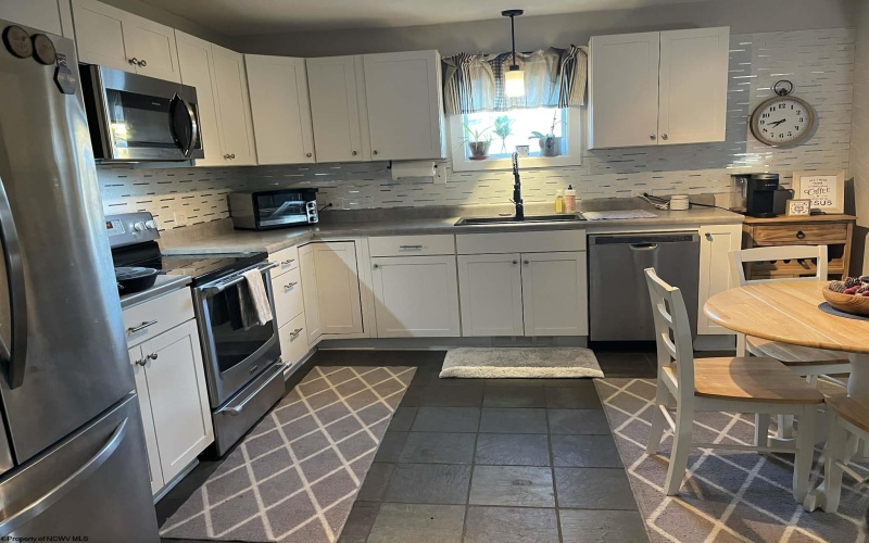 1 Knapp Street, Elkins, West Virginia 26241, 3 Bedrooms Bedrooms, 6 Rooms Rooms,1 BathroomBathrooms,Single Family Detached,For Sale,Knapp,10162637