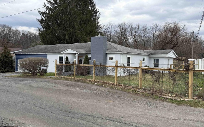 1 Knapp Street, Elkins, West Virginia 26241, 3 Bedrooms Bedrooms, 6 Rooms Rooms,1 BathroomBathrooms,Single Family Detached,For Sale,Knapp,10162637