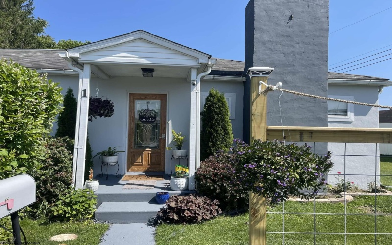 1 Knapp Street, Elkins, West Virginia 26241, 3 Bedrooms Bedrooms, 6 Rooms Rooms,1 BathroomBathrooms,Single Family Detached,For Sale,Knapp,10162637