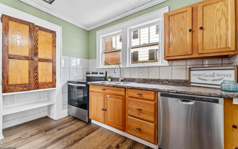 621 Alma Street, Morgantown, West Virginia 26501, 3 Bedrooms Bedrooms, 6 Rooms Rooms,2 BathroomsBathrooms,Single Family Detached,For Sale,Alma,10163257