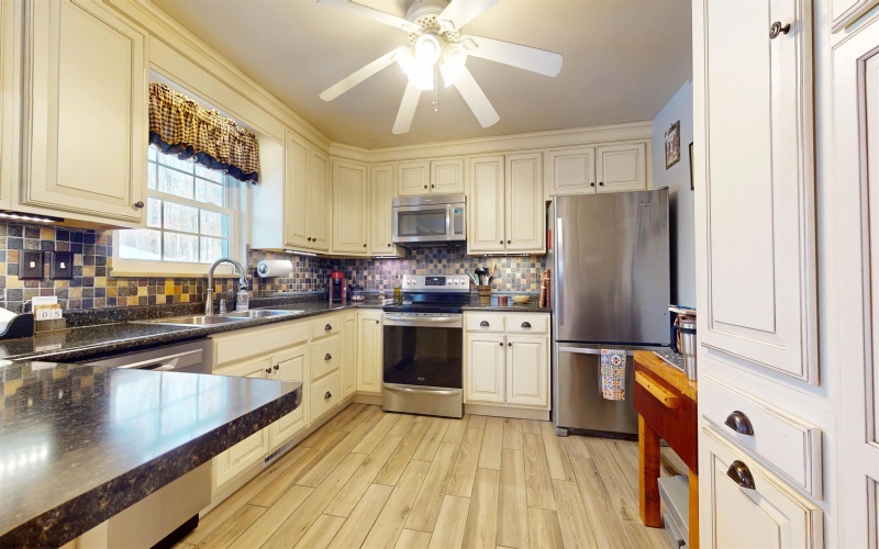 929 Pine Hill Drive, Fairmont, West Virginia 26554, 4 Bedrooms Bedrooms, 10 Rooms Rooms,2 BathroomsBathrooms,Single Family Detached,For Sale,Pine Hill,10163261