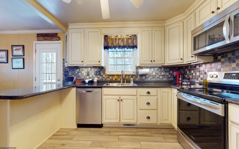 929 Pine Hill Drive, Fairmont, West Virginia 26554, 4 Bedrooms Bedrooms, 10 Rooms Rooms,2 BathroomsBathrooms,Single Family Detached,For Sale,Pine Hill,10163261