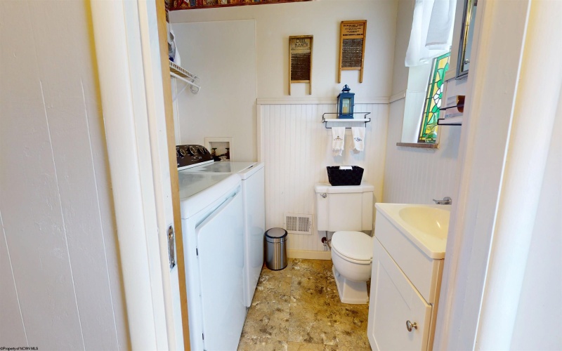 929 Pine Hill Drive, Fairmont, West Virginia 26554, 4 Bedrooms Bedrooms, 10 Rooms Rooms,2 BathroomsBathrooms,Single Family Detached,For Sale,Pine Hill,10163261