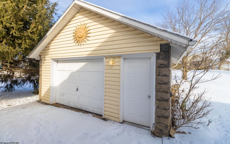 222 Johnson Avenue, Bridgeport, West Virginia 26330, 4 Bedrooms Bedrooms, 6 Rooms Rooms,2 BathroomsBathrooms,Single Family Detached,For Sale,Johnson,10163266