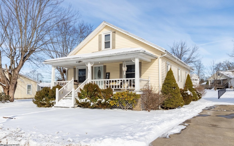 222 Johnson Avenue, Bridgeport, West Virginia 26330, 4 Bedrooms Bedrooms, 6 Rooms Rooms,2 BathroomsBathrooms,Single Family Detached,For Sale,Johnson,10163266