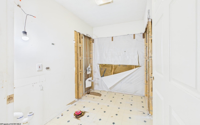 66 Hawks Nest Lane, Mount Clare, West Virginia 26408, 5 Bedrooms Bedrooms, 9 Rooms Rooms,4 BathroomsBathrooms,Single Family Detached,For Sale,Hawks Nest,10163283