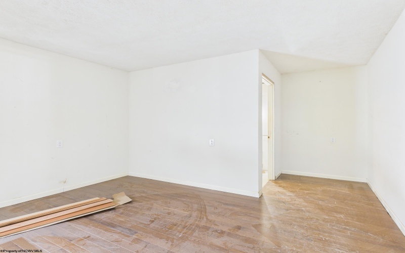 66 Hawks Nest Lane, Mount Clare, West Virginia 26408, 5 Bedrooms Bedrooms, 9 Rooms Rooms,4 BathroomsBathrooms,Single Family Detached,For Sale,Hawks Nest,10163283