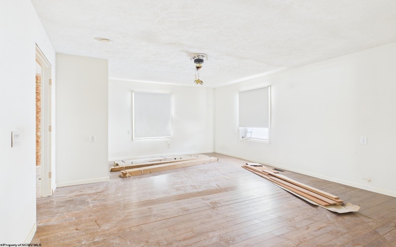 66 Hawks Nest Lane, Mount Clare, West Virginia 26408, 5 Bedrooms Bedrooms, 9 Rooms Rooms,4 BathroomsBathrooms,Single Family Detached,For Sale,Hawks Nest,10163283