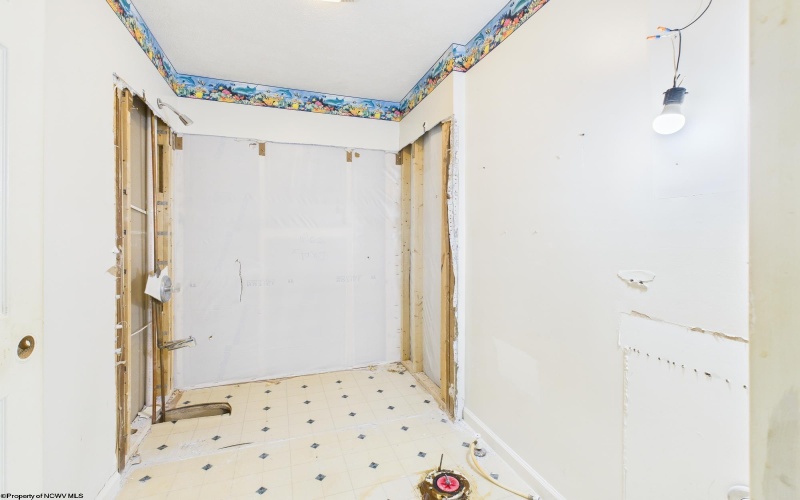 66 Hawks Nest Lane, Mount Clare, West Virginia 26408, 5 Bedrooms Bedrooms, 9 Rooms Rooms,4 BathroomsBathrooms,Single Family Detached,For Sale,Hawks Nest,10163283