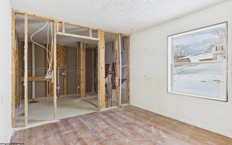 66 Hawks Nest Lane, Mount Clare, West Virginia 26408, 5 Bedrooms Bedrooms, 9 Rooms Rooms,4 BathroomsBathrooms,Single Family Detached,For Sale,Hawks Nest,10163283