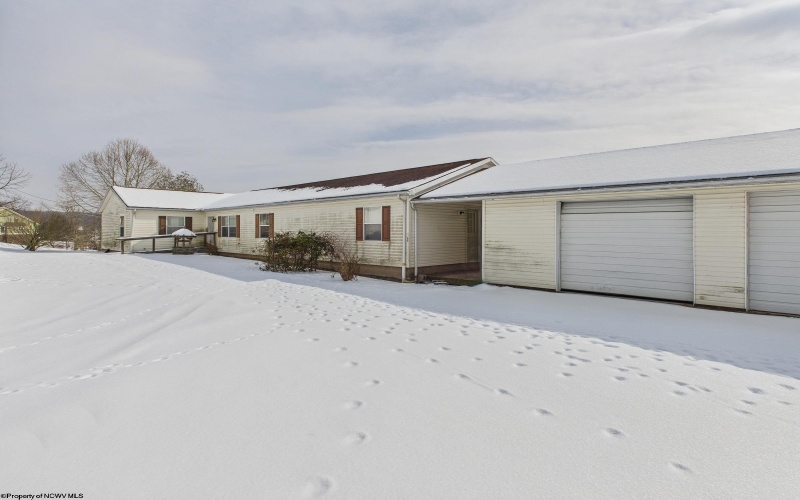 66 Hawks Nest Lane, Mount Clare, West Virginia 26408, 5 Bedrooms Bedrooms, 9 Rooms Rooms,4 BathroomsBathrooms,Single Family Detached,For Sale,Hawks Nest,10163283