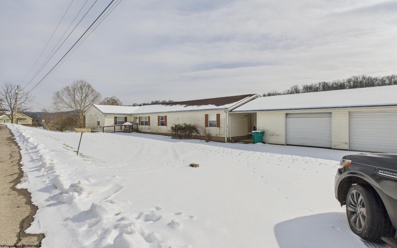 66 Hawks Nest Lane, Mount Clare, West Virginia 26408, 5 Bedrooms Bedrooms, 9 Rooms Rooms,4 BathroomsBathrooms,Single Family Detached,For Sale,Hawks Nest,10163283