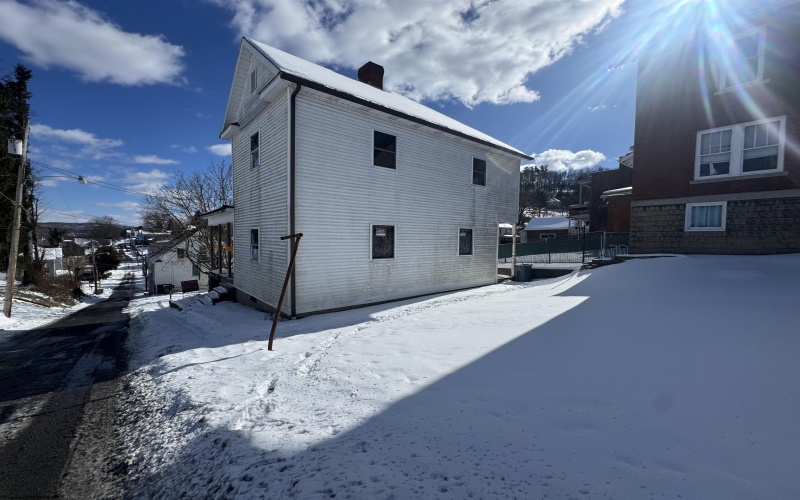 371 Hickman Street, Clarksburg, West Virginia 26301, 3 Bedrooms Bedrooms, 8 Rooms Rooms,1 BathroomBathrooms,Single Family Detached,For Sale,Hickman,10163294