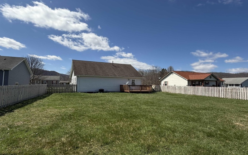 20 Northview Drive, Elkins, West Virginia 26241, 2 Bedrooms Bedrooms, 6 Rooms Rooms,1 BathroomBathrooms,Single Family Detached,For Sale,Northview,10163293