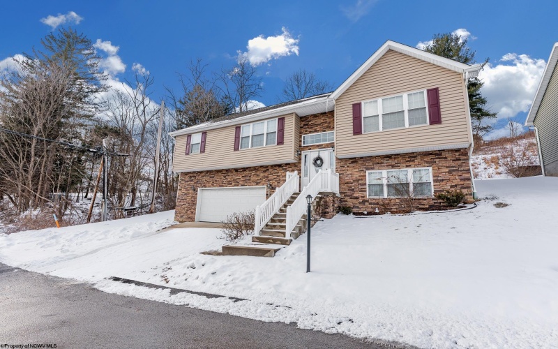 1 Stone Creek Drive, Morgantown, West Virginia 26508, 3 Bedrooms Bedrooms, 8 Rooms Rooms,3 BathroomsBathrooms,Single Family Detached,For Sale,Stone Creek,10163288