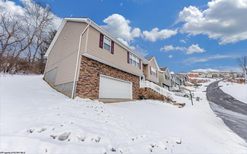 1 Stone Creek Drive, Morgantown, West Virginia 26508, 3 Bedrooms Bedrooms, 8 Rooms Rooms,3 BathroomsBathrooms,Single Family Detached,For Sale,Stone Creek,10163288