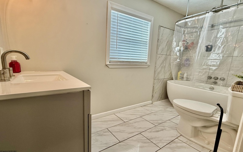 1563 Fairmont Avenue, Fairmont, West Virginia 26554, 3 Bedrooms Bedrooms, 7 Rooms Rooms,3 BathroomsBathrooms,Single Family Detached,For Sale,Fairmont,10163304