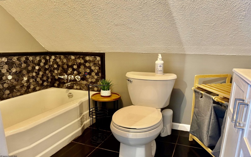 1563 Fairmont Avenue, Fairmont, West Virginia 26554, 3 Bedrooms Bedrooms, 7 Rooms Rooms,3 BathroomsBathrooms,Single Family Detached,For Sale,Fairmont,10163304