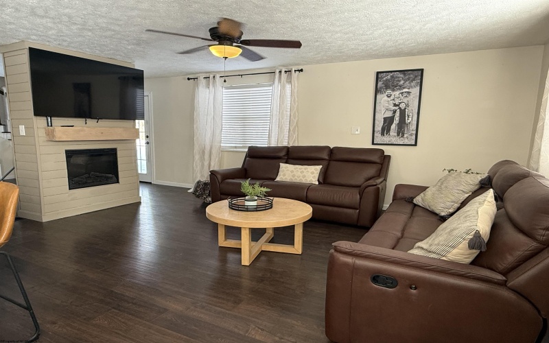 1563 Fairmont Avenue, Fairmont, West Virginia 26554, 3 Bedrooms Bedrooms, 7 Rooms Rooms,3 BathroomsBathrooms,Single Family Detached,For Sale,Fairmont,10163304