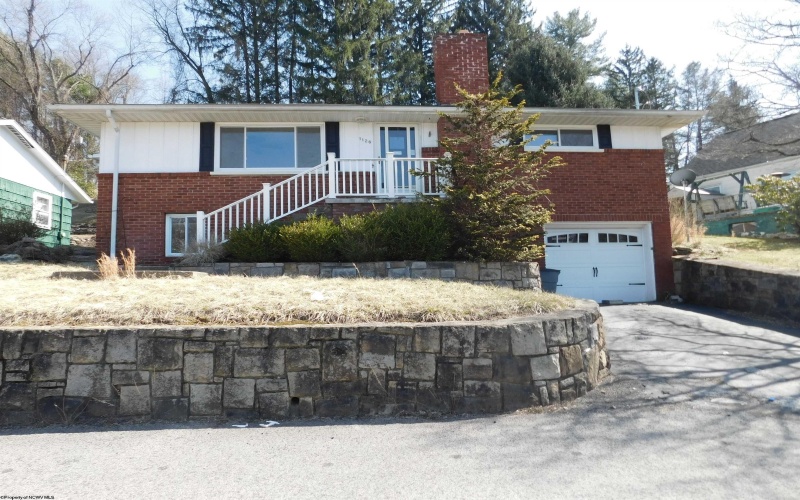 1126 Park Drive, Fairmont, West Virginia 26330, 2 Bedrooms Bedrooms, 5 Rooms Rooms,2 BathroomsBathrooms,Single Family Detached,For Sale,Park,10163307