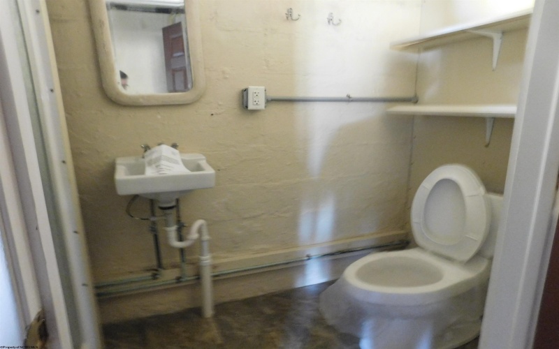 1126 Park Drive, Fairmont, West Virginia 26554, 2 Bedrooms Bedrooms, 5 Rooms Rooms,2 BathroomsBathrooms,Single Family Detached,For Sale,Park,10163307